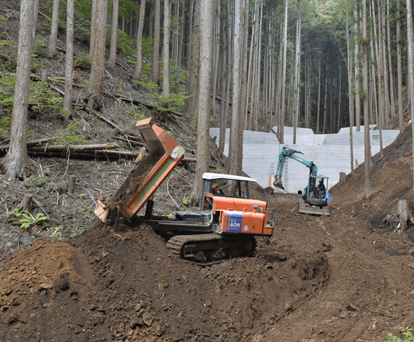 各種建設・土木工事、特に山間部での工事を得意としています。